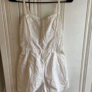 Hollister- white shorts dress